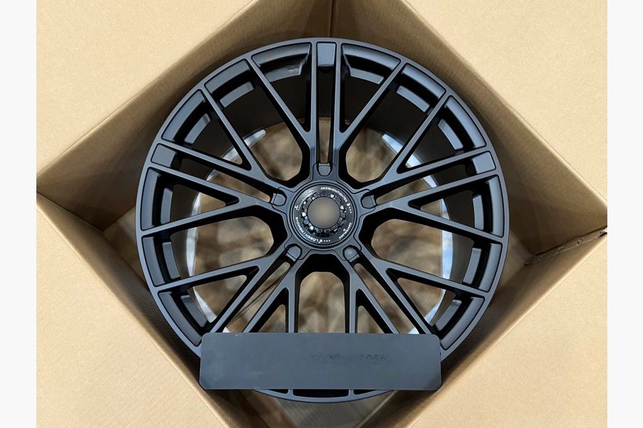 Porsche Panamera 2023– Llantas forjadas OEM R21 V9 (Juego de 4) Image