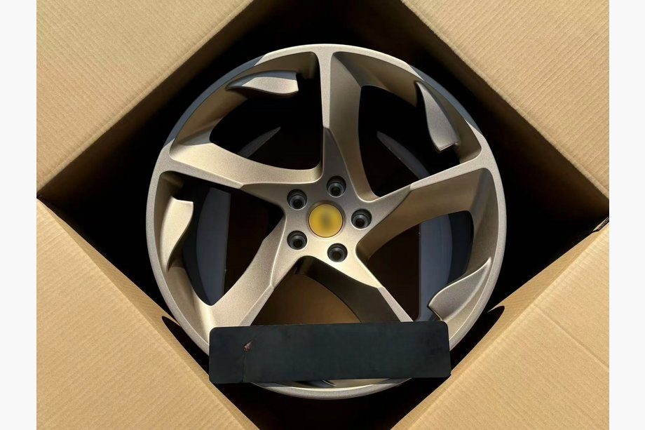 Ferrari SF90 Stradale Llantas forjadas OEM R20 V2 (juego de 4) Image