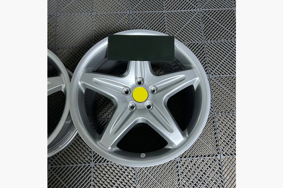 Ferrari 348 Llantas forjadas OEM R18 (juego de 4) Image