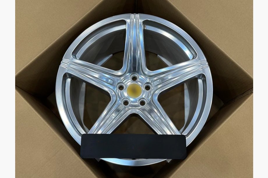 Ferrari 550 Llantas forjadas OEM R20 V3 (Juego de 4) Image
