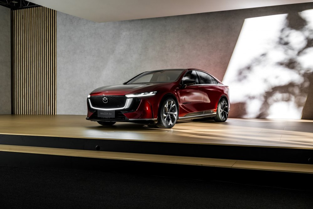 Mazda 6e: Reseña, especificaciones, versiones y fotos