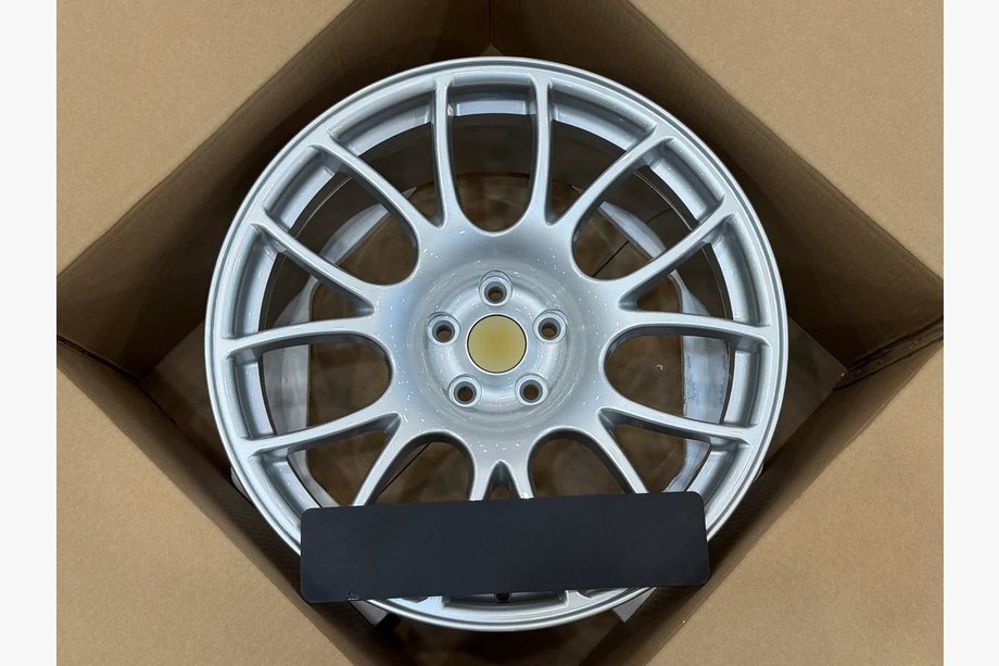 Ferrari 360 Llantas forjadas OEM R19 V2 (Juego de 4) Image