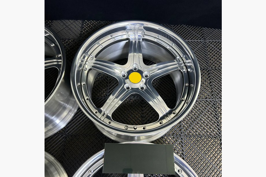 Ferrari 550 Llantas forjadas OEM R19 (Juego de 4) Image