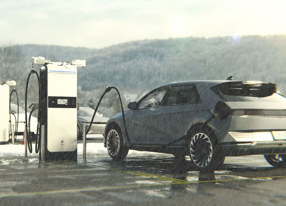 Conducir un coche eléctrico bajo la lluvia: seguridad y consejos