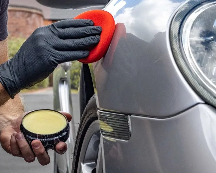 Cómo elegir la cera para coche: brillo y protección garantizados
