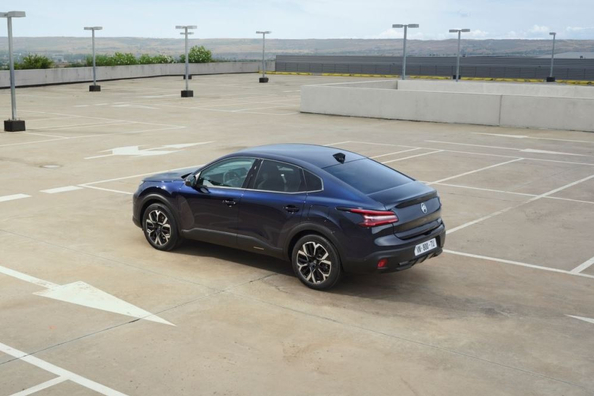 Citroen C4 X 2024 Review: Crossover Fastback con estilo y confort Foto 4