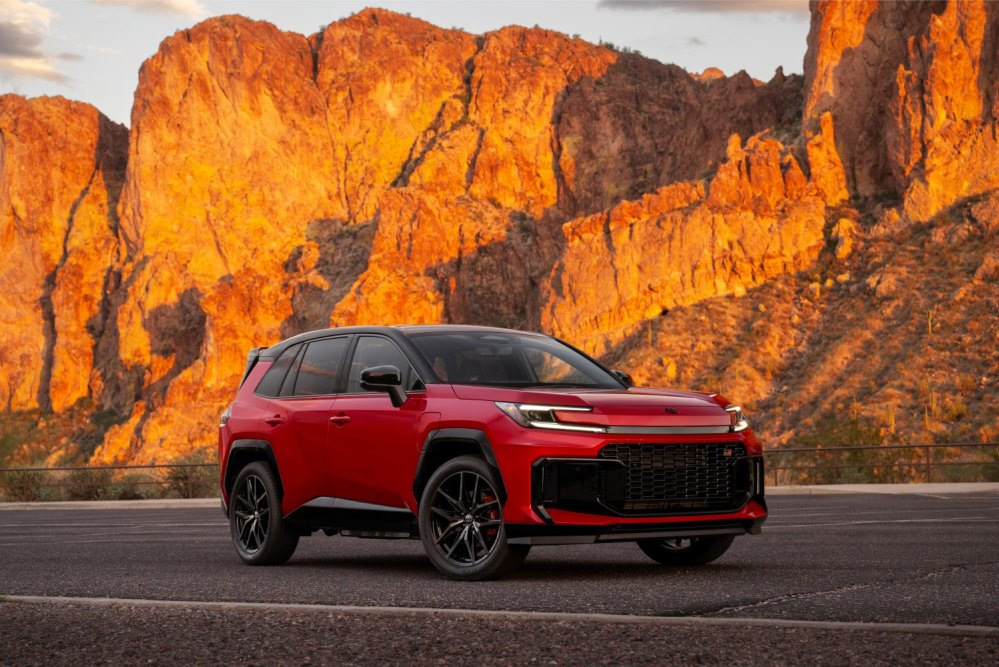 Toyota RAV4 GR Sport Plug-in Hybrid 2026: Reseña de la sexta generación