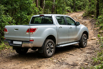 Mazda BT-50 2012- Estribos laterales tipo X5 (2 uds, aluminio) foto 1