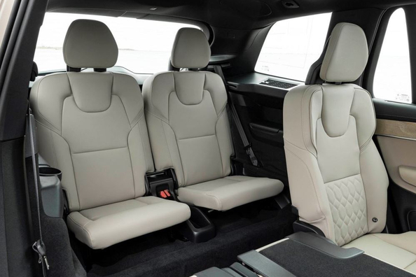 Volvo XC90 II (2024): SUV familiar de lujo con tecnologia hibrida Foto 7