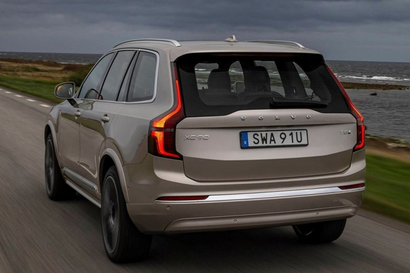 Volvo XC90 II (2024): SUV familiar de lujo con tecnologia hibrida Foto 4