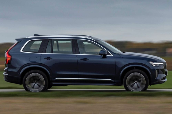 Volvo XC90 II (2024): SUV familiar de lujo con tecnologia hibrida Foto 2