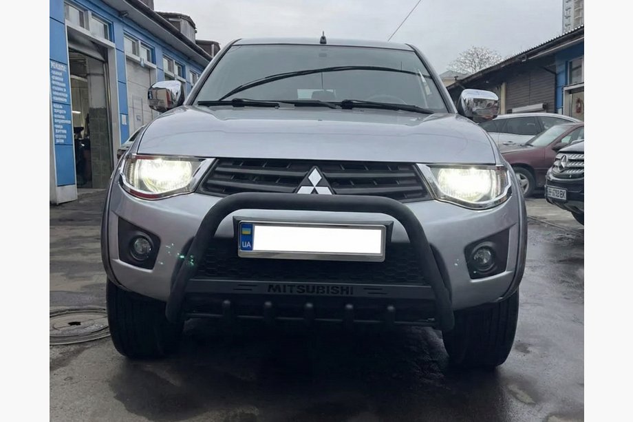 Mitsubishi L200 2006-2015 Defensa Delantera WT004 Negra (Acero Inoxidable) Image