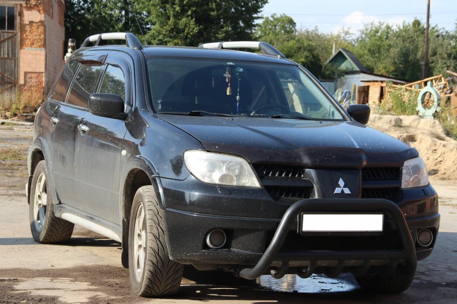 Mitsubishi Outlander 2001-2006 Defensa Delantera WT003 Negra Acero Inoxidable Image