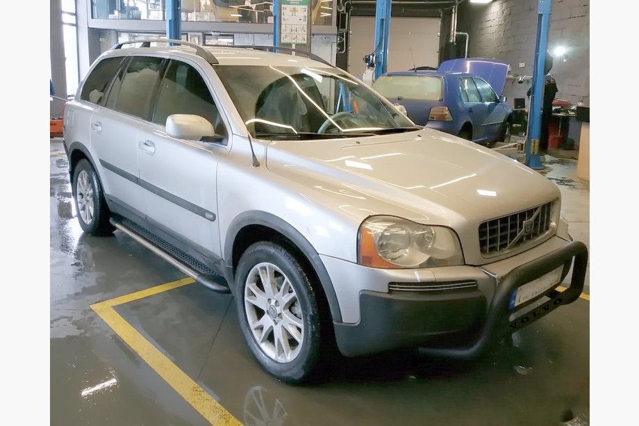 Volvo XC90 2002-2014 Defensa Delantera WT004 Negra (Acero Inoxidable) Foto 2