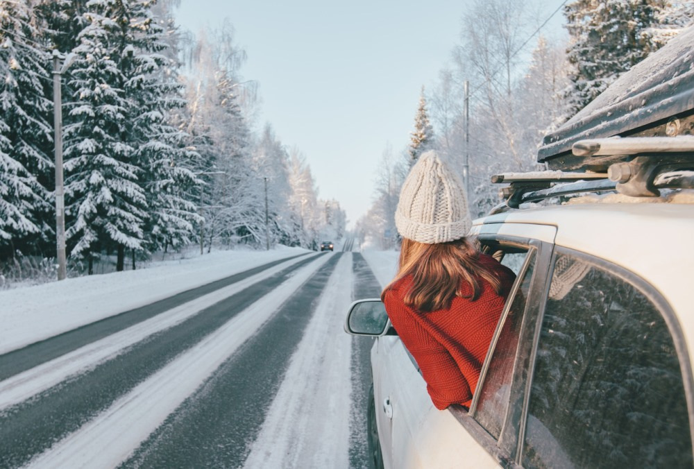 Cómo preparar tu coche para un viaje largo en invierno: seguridad en la carretera