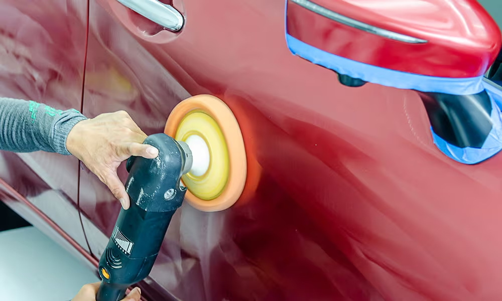 Top 5 errores al pulir tu coche por tu cuenta: cómo no arruinar la pintura en un día