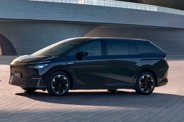 Reseña del XPeng X9: MPV eléctrico futurista para viajes familiares Foto 2