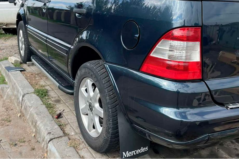Mercedes ML W163 1997-2005 Estribos Laterales Duru (2 uds., Aluminio) Image
