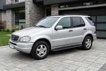 Mercedes ML W163 1997-2005 Estribos Laterales Bosphorus Black (2 uds., Aluminio) foto 1