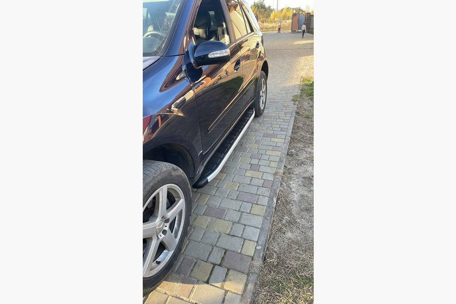Mercedes ML W164 2005-2011 Estribos Laterales Fullmond (2 uds., Aluminio) Image