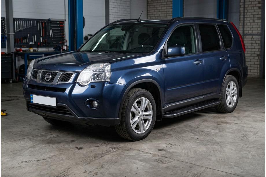 Nissan X-trail T31 2007-2014 Estribos Laterales Bosphorus Black (2 uds., Aluminio) Image