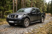 Nissan Navara 2006-2015 Estribos Laterales Maydos V1 (2 uds., Aluminio y Acero Inoxidable) foto 1