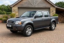 Nissan NP300 1999-2015 Estribos Laterales Bosphorus Black (2 uds., Aluminio) foto 1