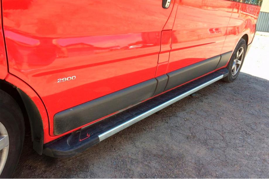 Opel Vivaro 2001–2015 Estribos Laterales RedLine V1 (2 uds., Aluminio) Image