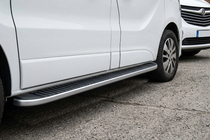 Renault Trafic 2001–2015 Estribos Laterales Tayga Grey (2 uds., Aluminio) foto 1