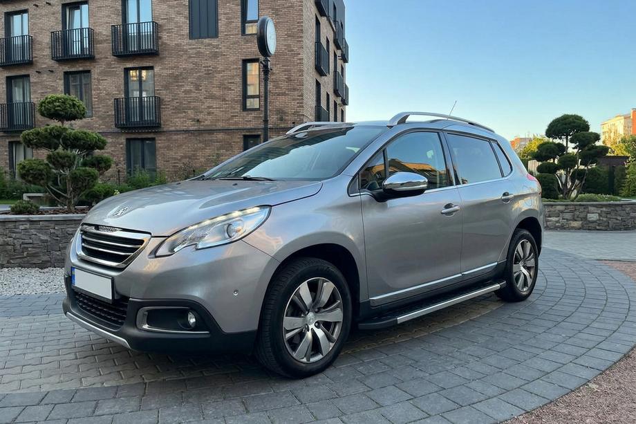 Peugeot 2008 2013-2019 Estribos Laterales RedLine V1 (2 uds., Aluminio) Image