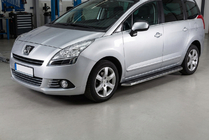 Peugeot 5008 2009-2016 Estribos Laterales Maydos V1 (2 uds., Aluminio y Acero Inoxidable) foto 1
