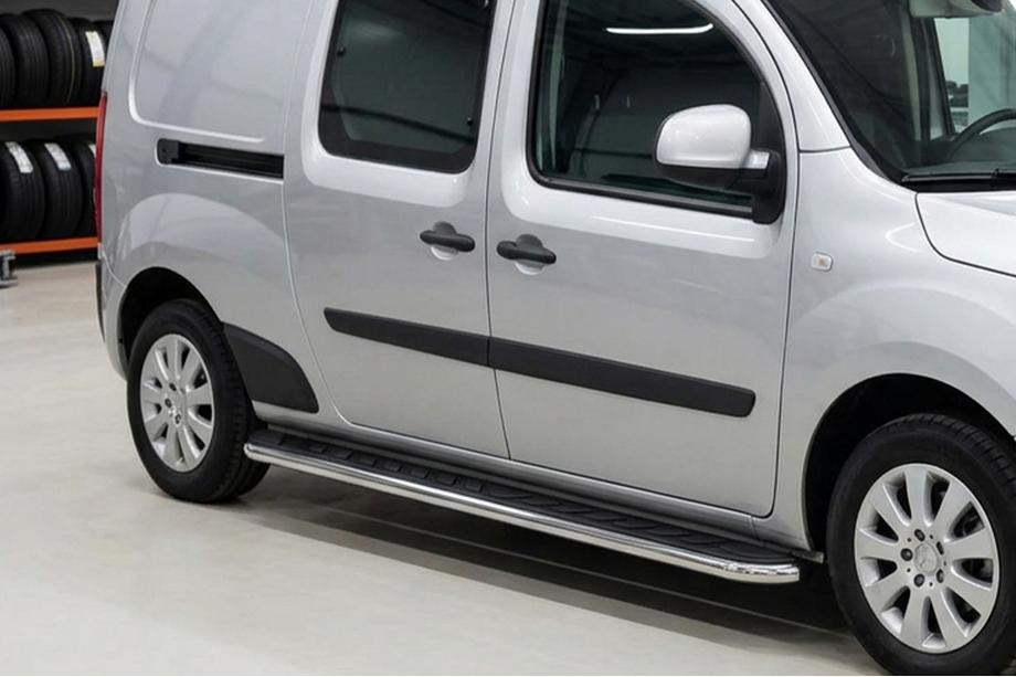 Renault Kangoo 2008–2020 Estribos Laterales Maydos V1 (2 uds., Aluminio y Acero Inoxidable) Batalla Corta Image