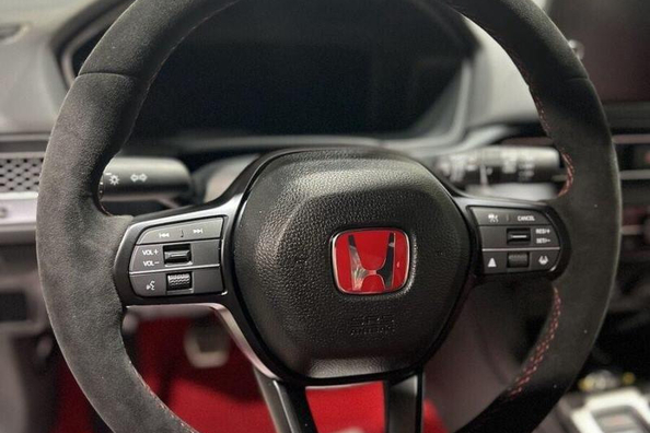 Tapizado del volante: Alcantara, cuero o cuero ecológico – ¿cuál es más duradero y práctico? Foto 2