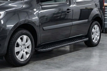 Renault Kangoo 2008–2020 Estribos Laterales Bosphorus Black (2 uds., Aluminio) Batalla Corta foto 1