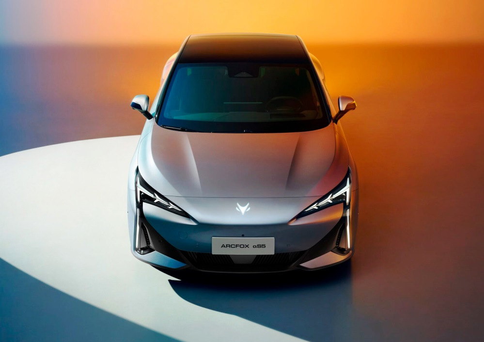 Prueba del Arcfox S5: Berlina eléctrica para una conducción dinámica