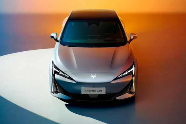Prueba del Arcfox S5: Berlina eléctrica para una conducción dinámica