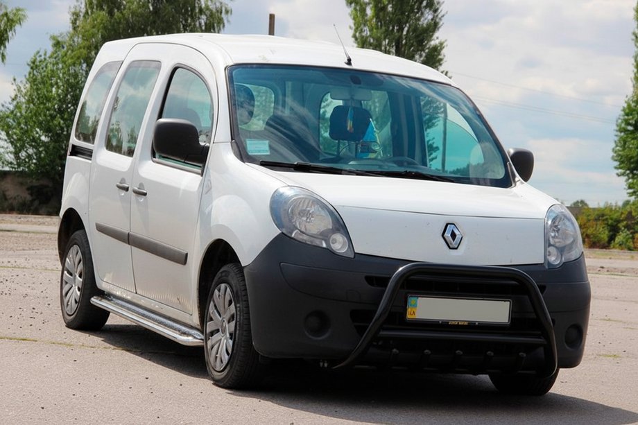 Renault Kangoo 2008–2020 Defensa Delantera WT003 Negra Acero Inoxidable Image