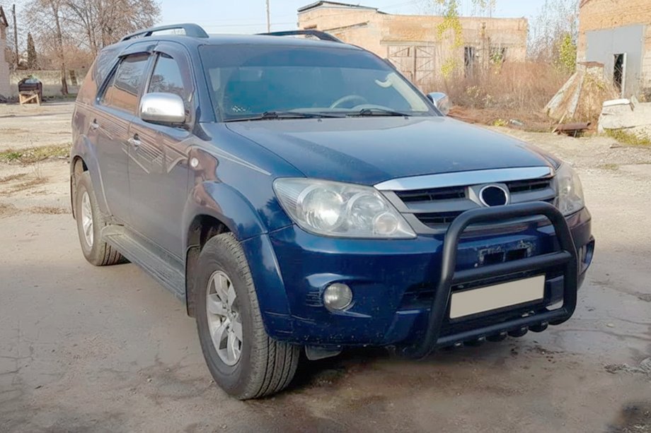 Toyota Fortuner 2006-2015 Defensa Delantera F12-11 Negra (Acero Inoxidable) Foto 2