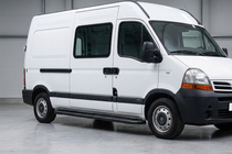 Renault Master 1998-2010 Estribos Laterales Bosphorus Black (2 uds., Aluminio) foto 1