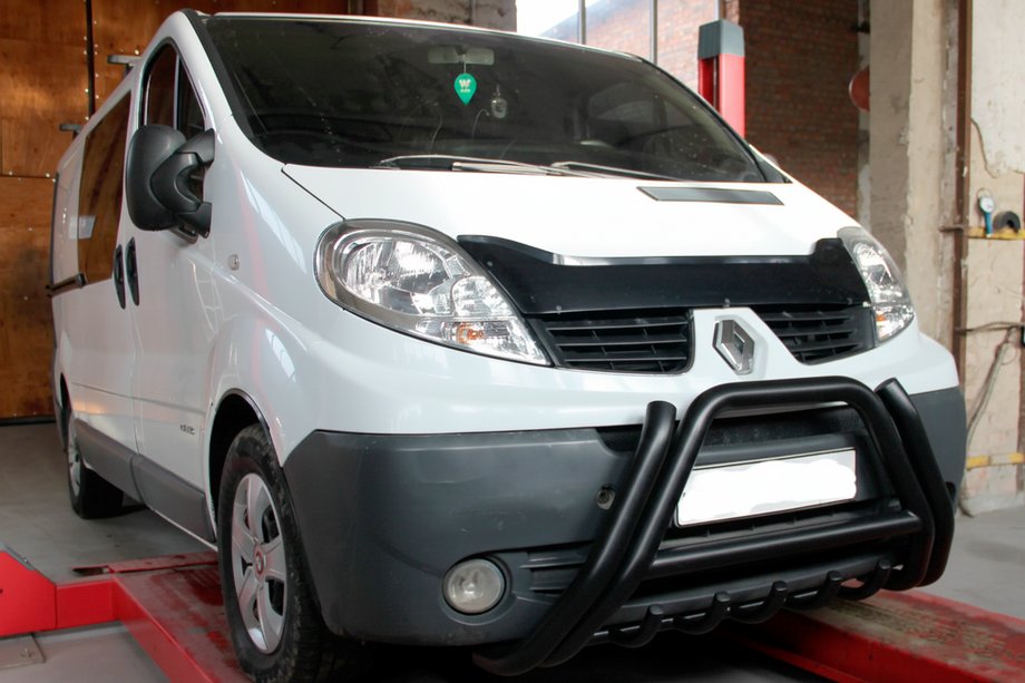 Opel Vivaro 2001–2015 Defensa Delantera F1-01 Negra (Acero Inoxidable) Foto 2