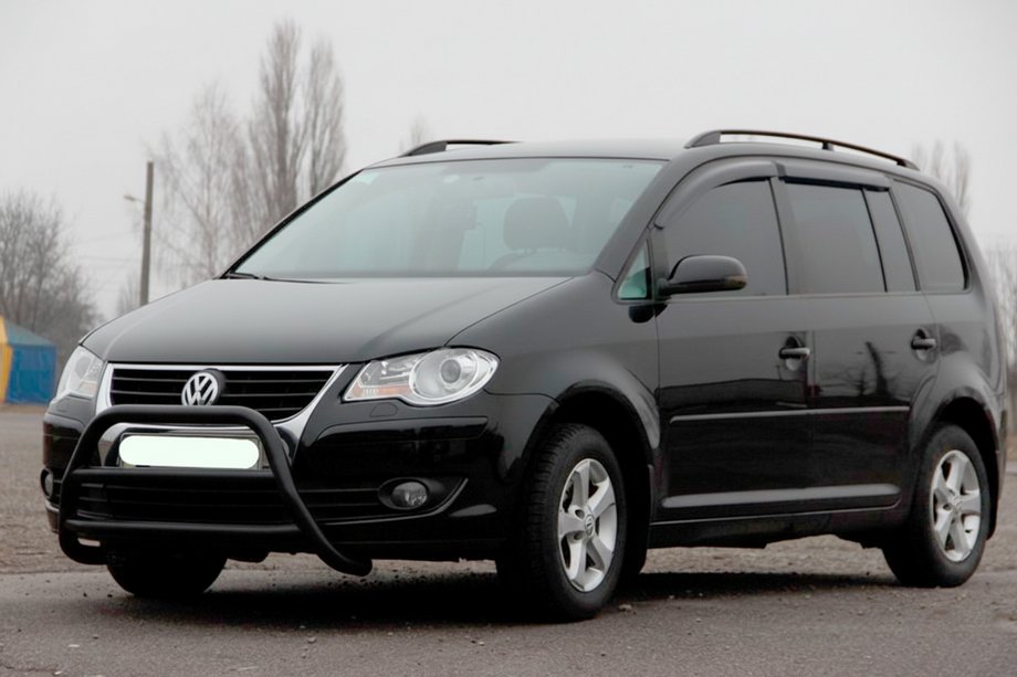 Volkswagen Touran 2003-2010 Defensa Delantera WT022 Negra (Acero Inoxidable) Image