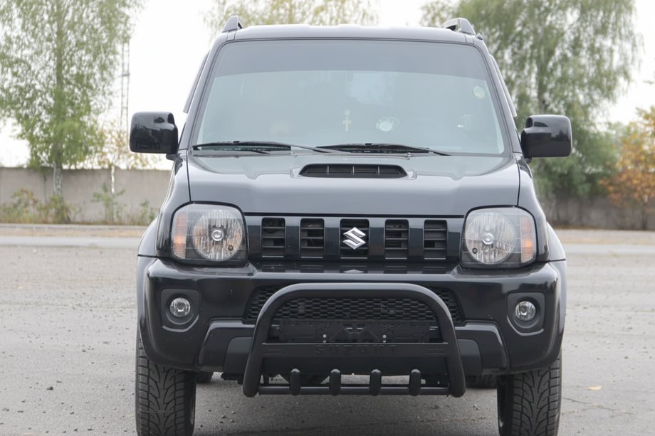 Suzuki Jimny 1998-2018 Defensa Delantera QT006 Negra (Acero Inoxidable) Image