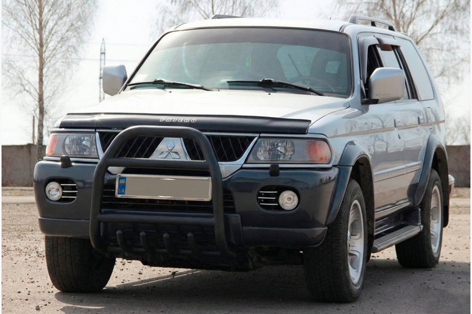 Mitsubishi Pajero Sport 1996-2007 Defensa Delantera QT007 Negra (Acero Inoxidable) Image