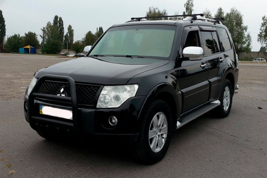 Mitsubishi Pajero Wagon IV 2006-2021 Defensa Delantera QT007 Negra (Acero Inoxidable) Foto 2
