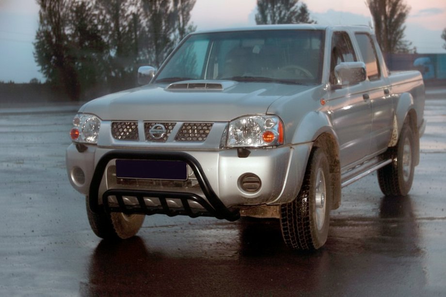Nissan NP300 1999-2015 Defensa Delantera WT002 Negra (Acero Inoxidable) Image