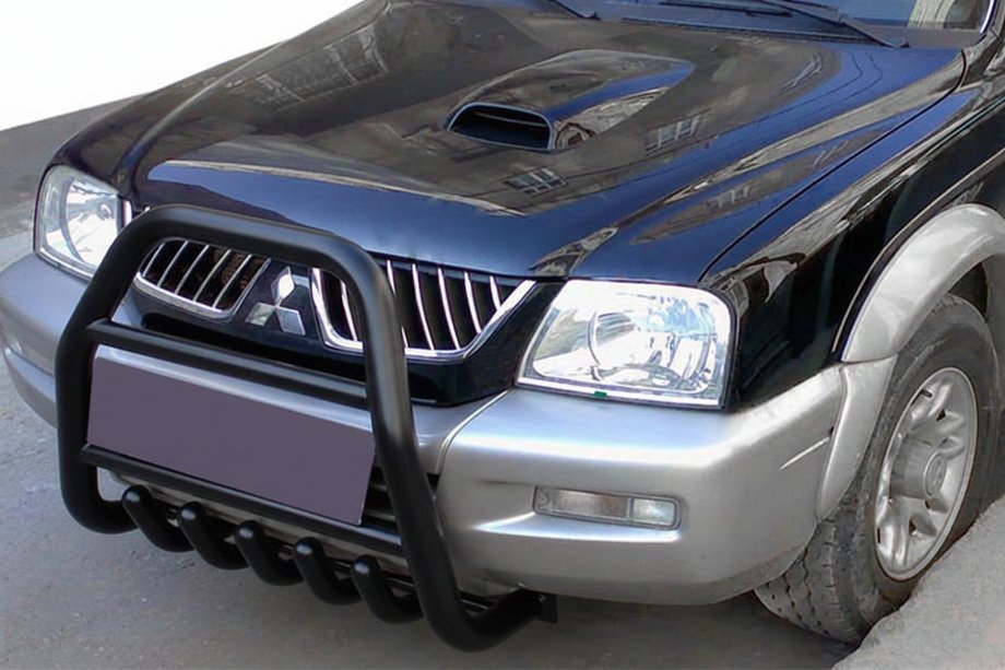 Mitsubishi L200 1996-2006 Defensa Delantera QT007 Negra (Acero Inoxidable) Image