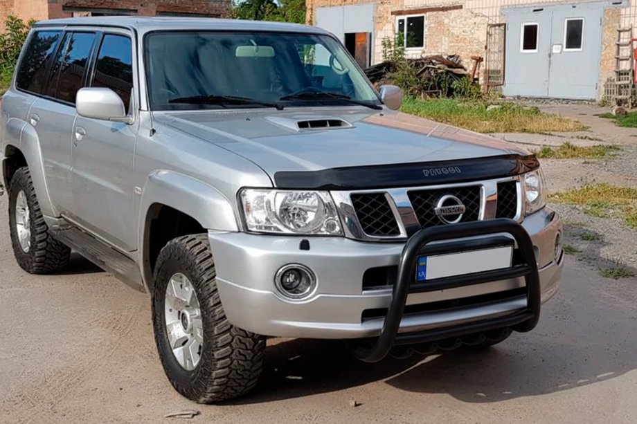Nissan Patrol Y61 1997-2011 Defensa Delantera QT007 Negra (Acero Inoxidable) Foto 3