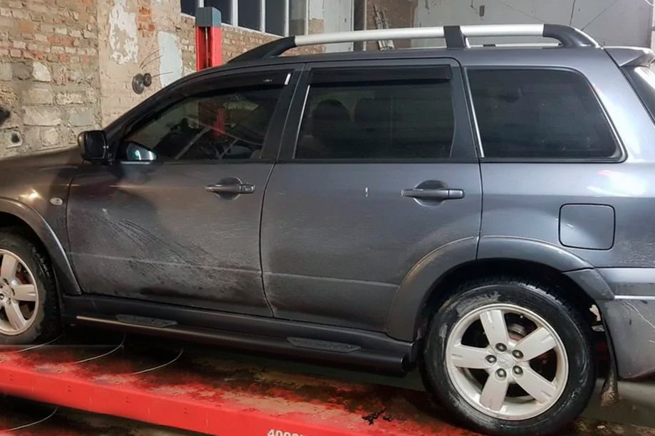 Mitsubishi Outlander 2001-2006 Barras Laterales Black (2 uds, acero inoxidable) Image