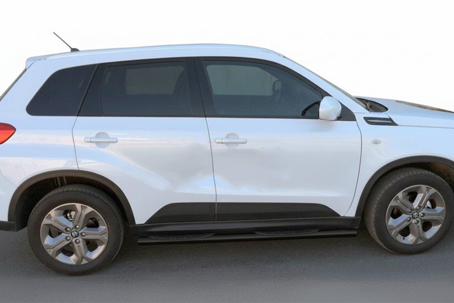 Suzuki Vitara 2015- Barras Laterales Black (2 uds, acero inoxidable) Image