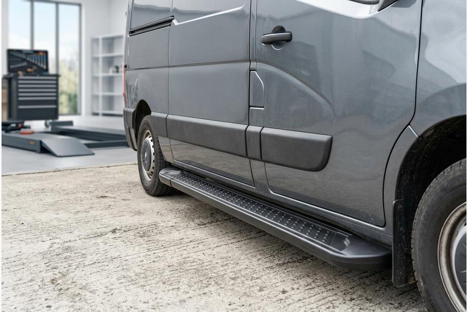 Renault Master 2011-2023 Estribos Laterales Allmond Black (2 uds., Aluminio) Image
